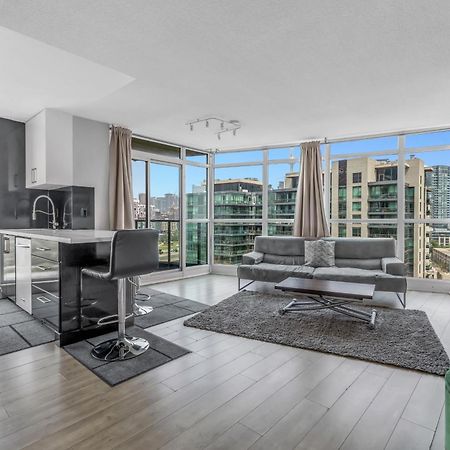 2 Bedroom Waterfront Condo Downtown W/ Free Parking Toronto Dış mekan fotoğraf