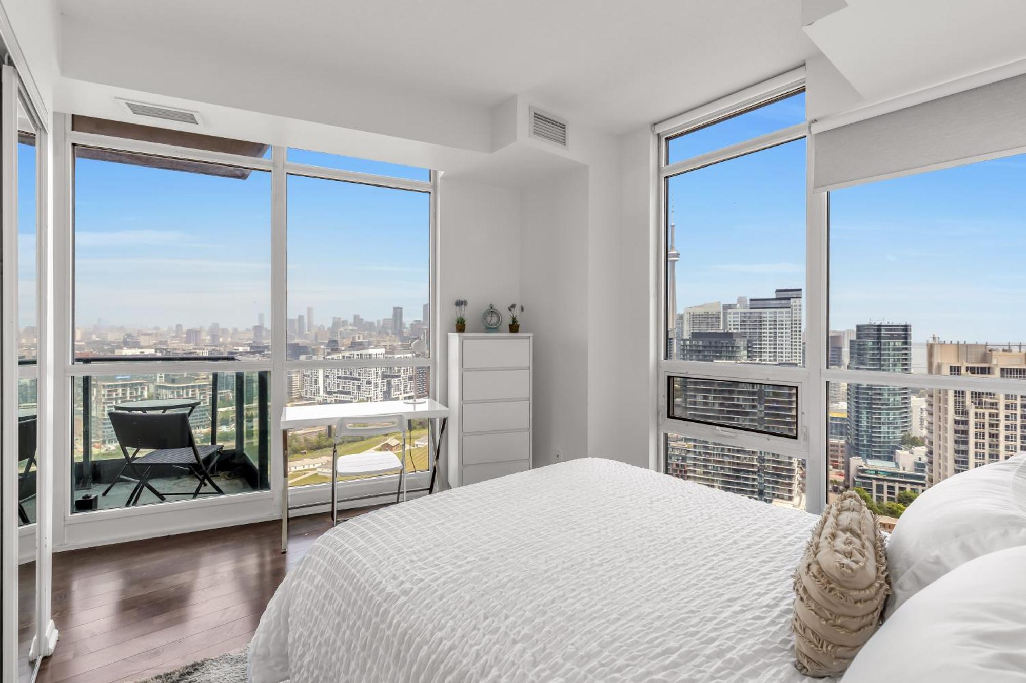 2 Bedroom Waterfront Condo Downtown W/ Free Parking Toronto Dış mekan fotoğraf