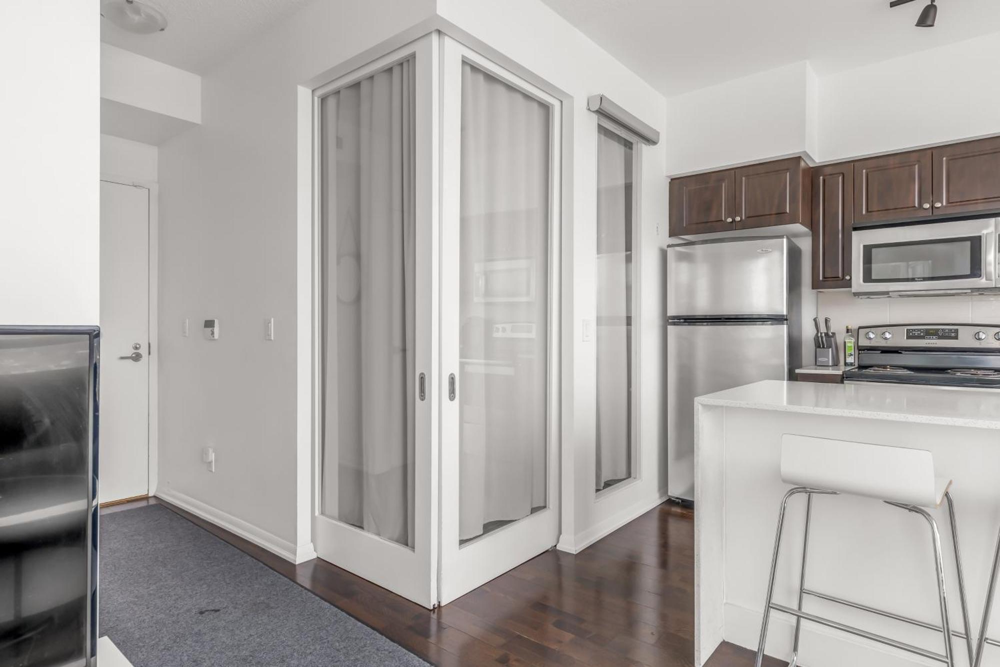 2 Bedroom Waterfront Condo Downtown W/ Free Parking Toronto Dış mekan fotoğraf