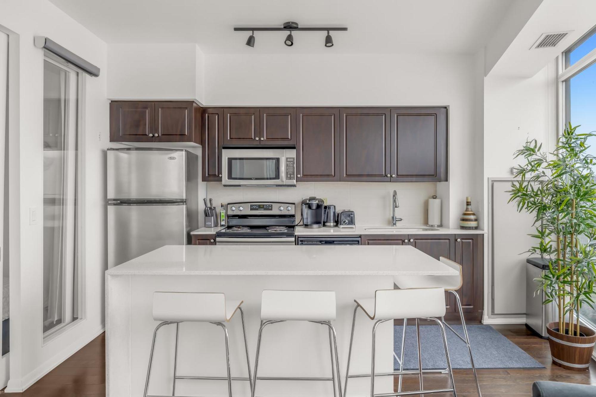 2 Bedroom Waterfront Condo Downtown W/ Free Parking Toronto Dış mekan fotoğraf