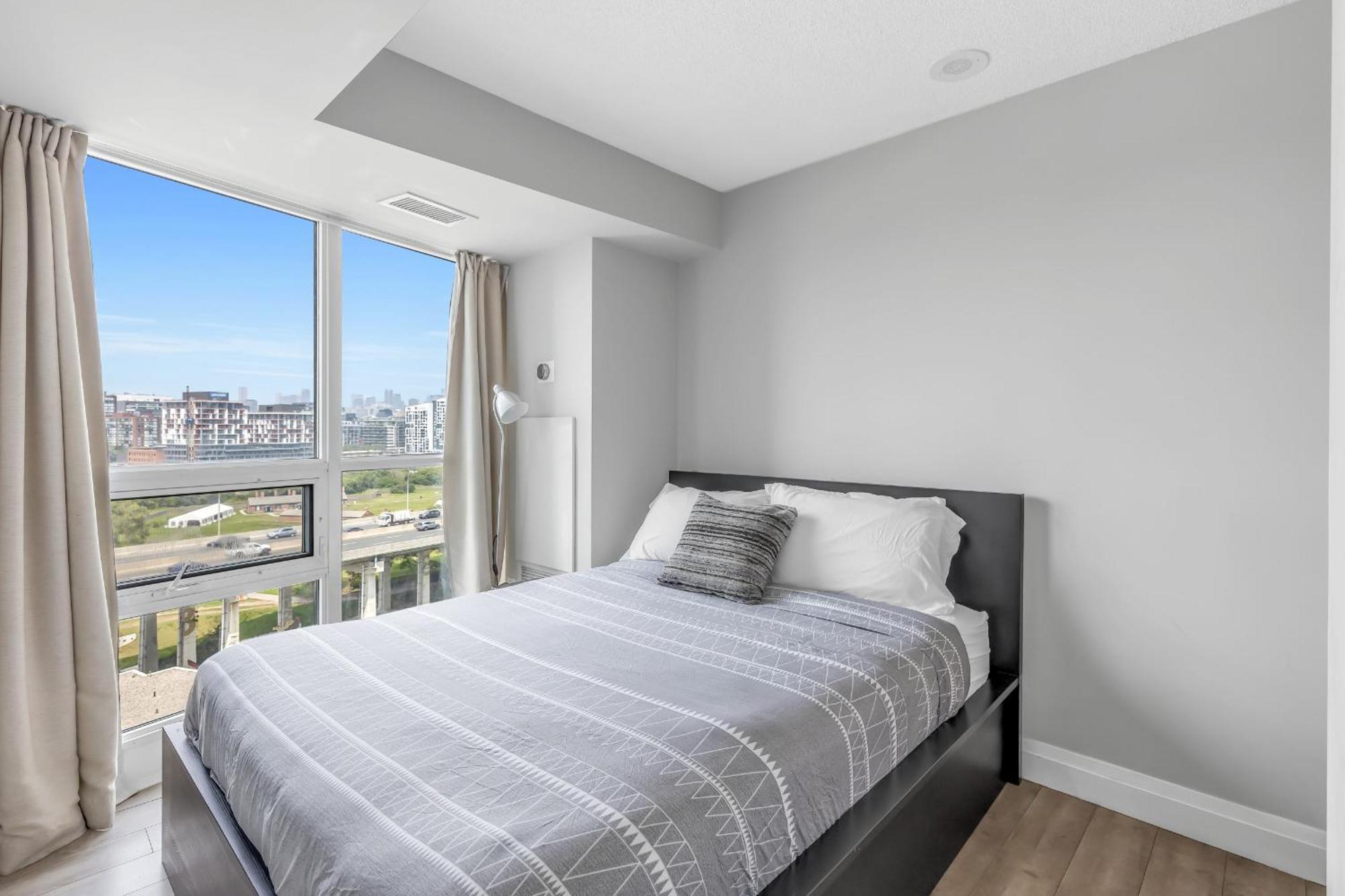 2 Bedroom Waterfront Condo Downtown W/ Free Parking Toronto Dış mekan fotoğraf