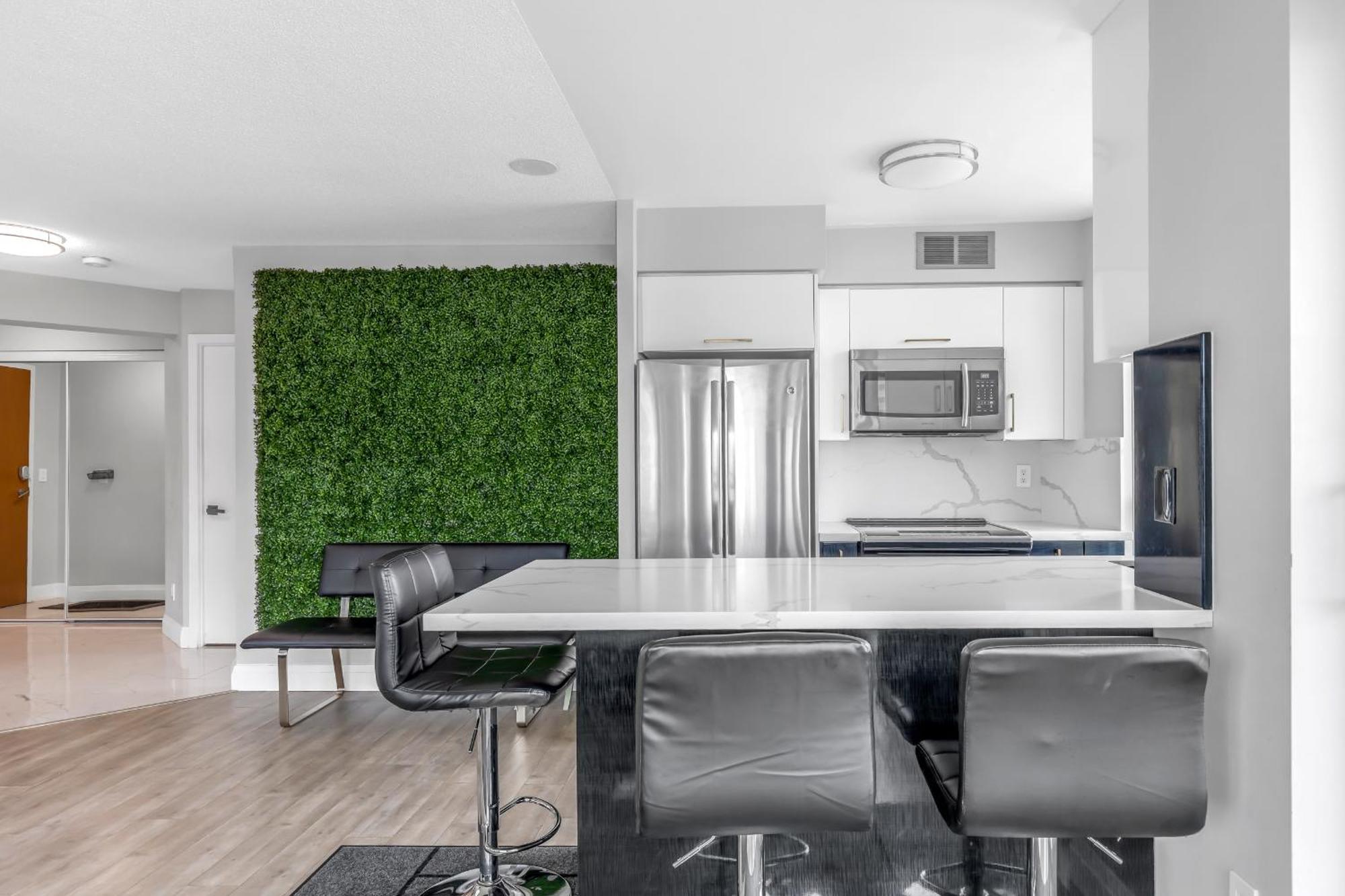 2 Bedroom Waterfront Condo Downtown W/ Free Parking Toronto Dış mekan fotoğraf