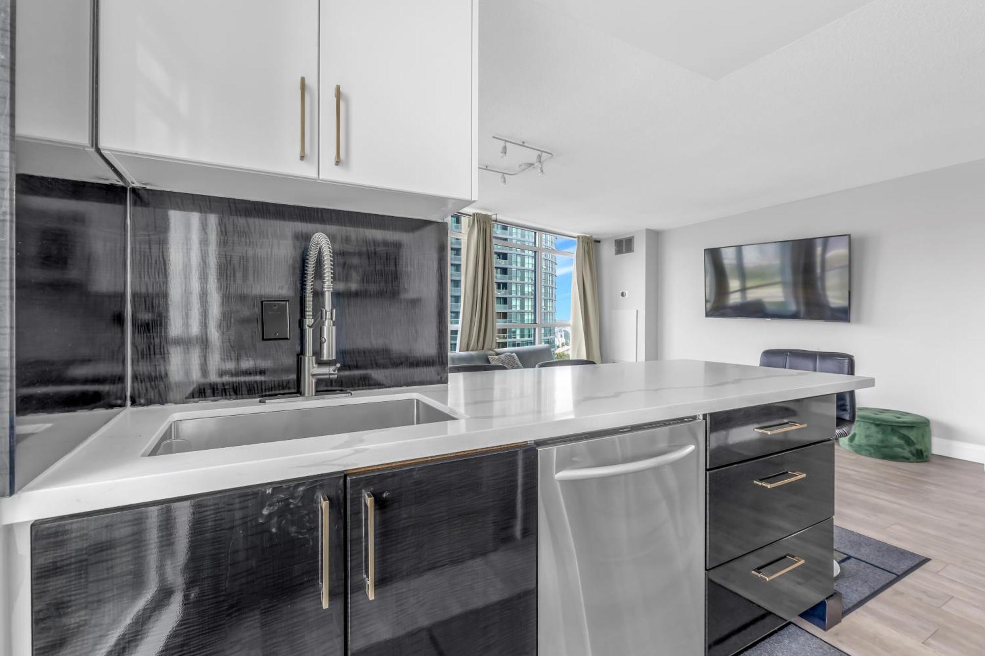 2 Bedroom Waterfront Condo Downtown W/ Free Parking Toronto Dış mekan fotoğraf