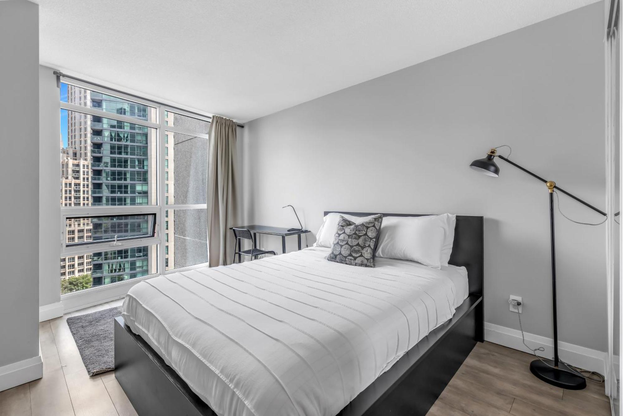 2 Bedroom Waterfront Condo Downtown W/ Free Parking Toronto Dış mekan fotoğraf