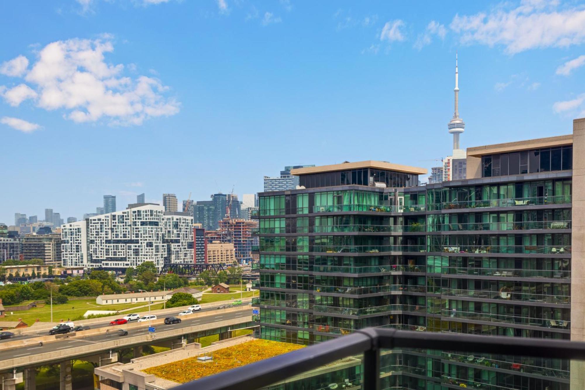 2 Bedroom Waterfront Condo Downtown W/ Free Parking Toronto Dış mekan fotoğraf